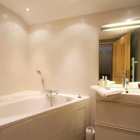 Vue Exceptionnelle - 6 Pers. Chalet *